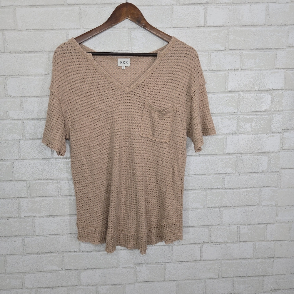 BKE Beige Waffle Knit Short Sleeve V-Neck Tee - Picture 6 of 13